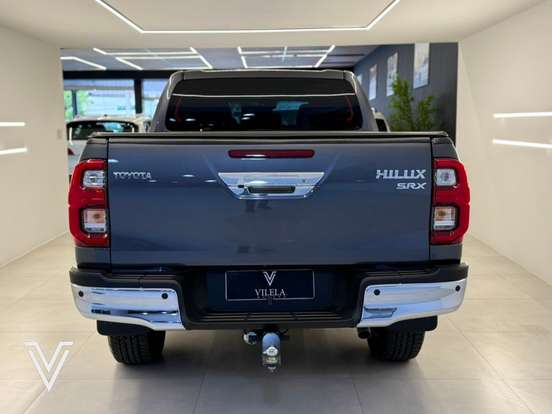 TOYOTA-HILUX-2025