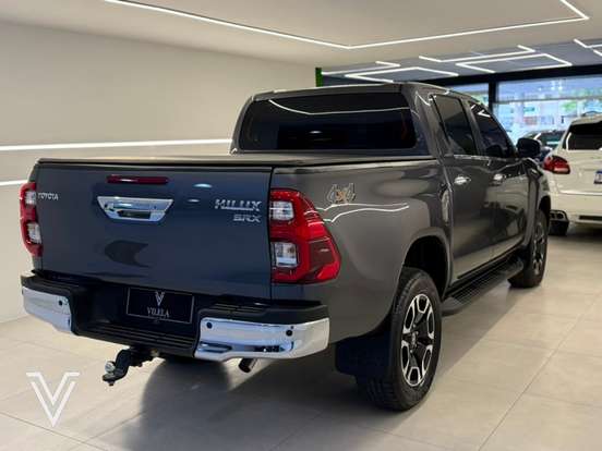 TOYOTA-HILUX-2.8 D-4D TURBO DIESEL CD SRX 4X4 AUTOMÁTICO TOYOTA-HILUX-2025