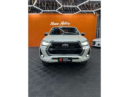 TOYOTA-HILUX-2.8 D-4D TURBO DIESEL CD SRX 4X4 AUTOMÁTICO TOYOTA-HILUX-2022