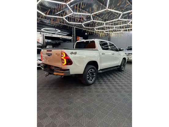 TOYOTA-HILUX-2022