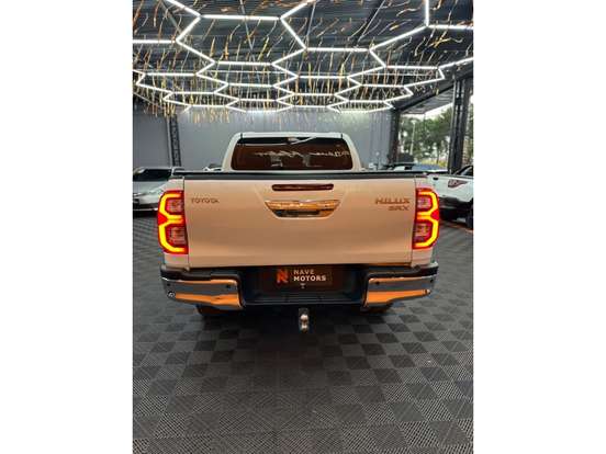 TOYOTA-HILUX-2022
