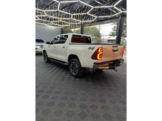 TOYOTA-HILUX-2022
