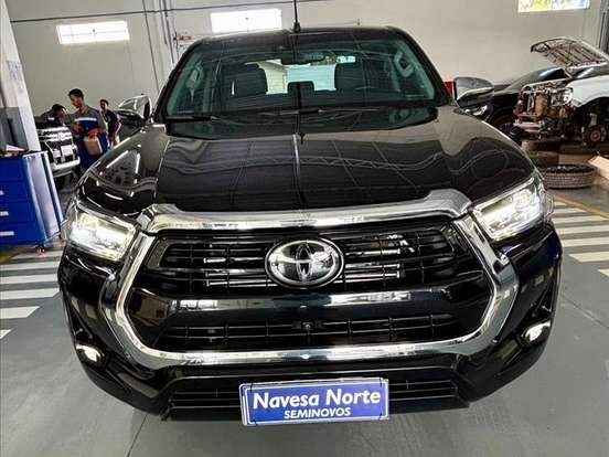 TOYOTA-HILUX-2.8 D-4D TURBO DIESEL CD SRX 4X4 AUTOMÁTICO TOYOTA-HILUX-2025