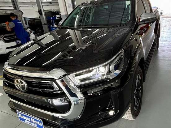 TOYOTA-HILUX-2.8 D-4D TURBO DIESEL CD SRX 4X4 AUTOMÁTICO TOYOTA-HILUX-2025