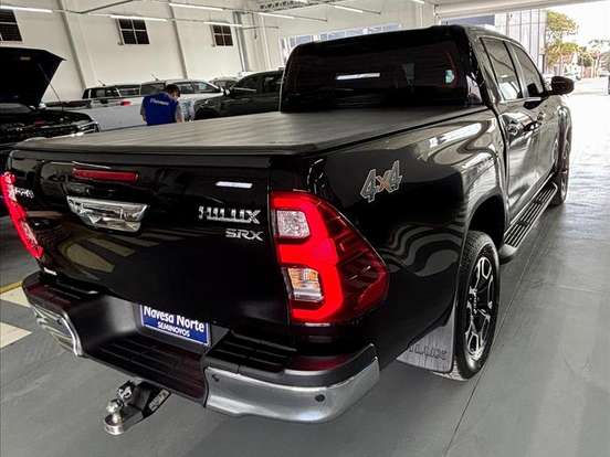 TOYOTA-HILUX-2.8 D-4D TURBO DIESEL CD SRX 4X4 AUTOMÁTICO TOYOTA-HILUX-2025