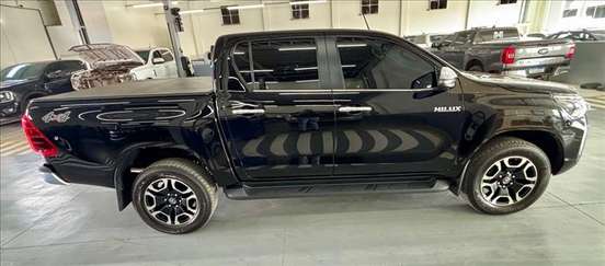 TOYOTA-HILUX-2025