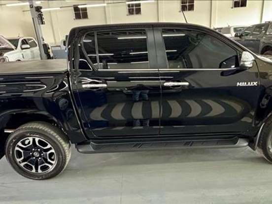 TOYOTA-HILUX-2.8 D-4D TURBO DIESEL CD SRX 4X4 AUTOMÁTICO TOYOTA-HILUX-2025