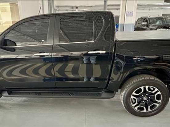 TOYOTA-HILUX-2.8 D-4D TURBO DIESEL CD SRX 4X4 AUTOMÁTICO TOYOTA-HILUX-2025