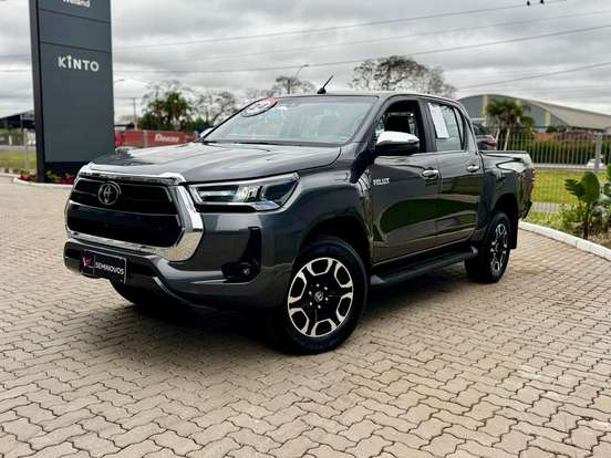 TOYOTA-HILUX-2.8 D-4D TURBO DIESEL CD SRX 4X4 AUTOMÁTICO TOYOTA-HILUX-2024