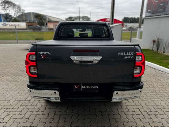 TOYOTA-HILUX-2024