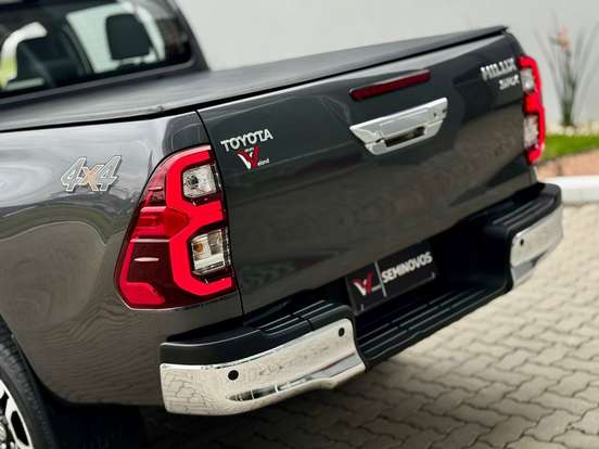 TOYOTA-HILUX-2024