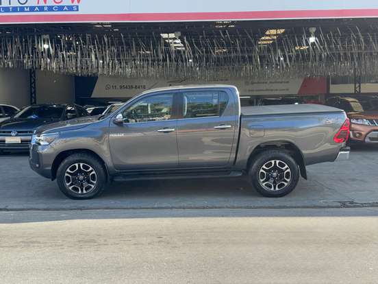 TOYOTA-HILUX-2022
