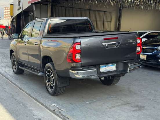 TOYOTA-HILUX-2022
