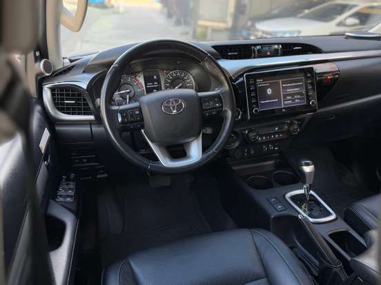 TOYOTA-HILUX-2022