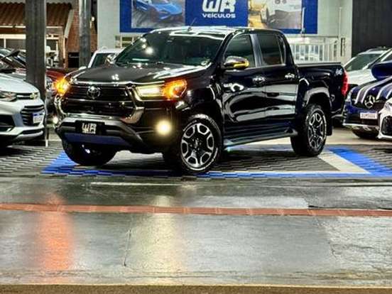 TOYOTA-HILUX-2.8 D-4D TURBO DIESEL CD SRX 4X4 AUTOMÁTICO TOYOTA-HILUX-2022