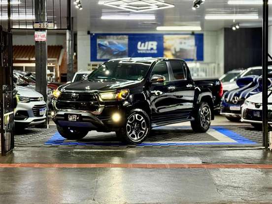 TOYOTA-HILUX-2.8 D-4D TURBO DIESEL CD SRX 4X4 AUTOMÁTICO TOYOTA-HILUX-2022