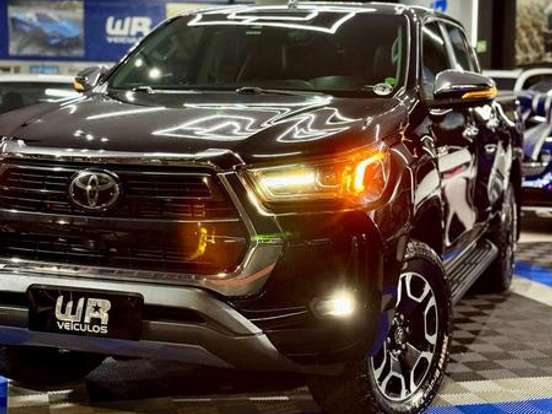 TOYOTA-HILUX-2.8 D-4D TURBO DIESEL CD SRX 4X4 AUTOMÁTICO TOYOTA-HILUX-2022