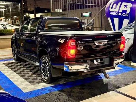 TOYOTA-HILUX-2.8 D-4D TURBO DIESEL CD SRX 4X4 AUTOMÁTICO TOYOTA-HILUX-2022