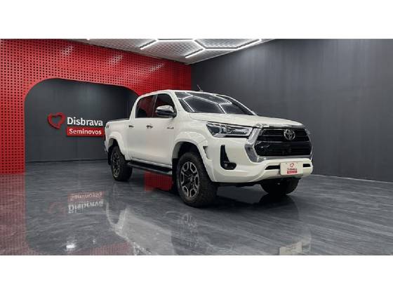 TOYOTA HILUX 2.8 D-4D TURBO DIESEL CD SRX PLUS 4X4 AUTOMÁTICO