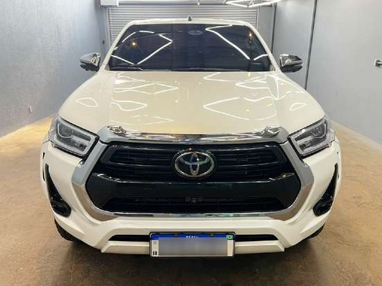 TOYOTA-HILUX-2.8 D-4D TURBO DIESEL CD SRX PLUS 4X4 AUTOMÁTICO TOYOTA-HILUX-2024