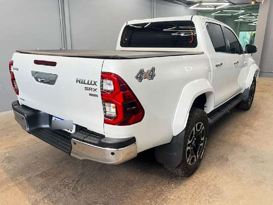 TOYOTA-HILUX-2.8 D-4D TURBO DIESEL CD SRX PLUS 4X4 AUTOMÁTICO TOYOTA-HILUX-2024