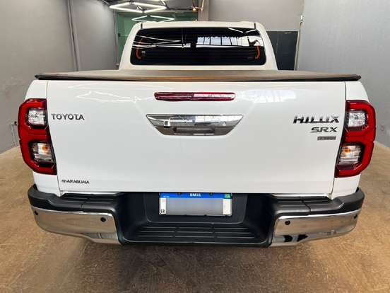 TOYOTA-HILUX-2.8 D-4D TURBO DIESEL CD SRX PLUS 4X4 AUTOMÁTICO TOYOTA-HILUX-2024