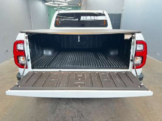 TOYOTA-HILUX-2.8 D-4D TURBO DIESEL CD SRX PLUS 4X4 AUTOMÁTICO TOYOTA-HILUX-2024