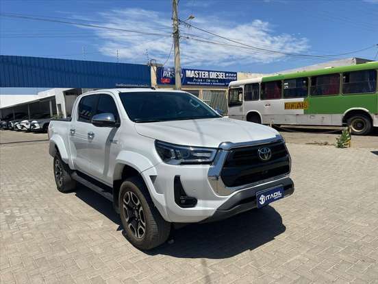 TOYOTA-HILUX-2025