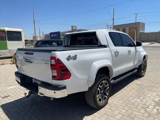 TOYOTA-HILUX-2.8 D-4D TURBO DIESEL CD SRX PLUS 4X4 AUTOMÁTICO TOYOTA-HILUX-2025