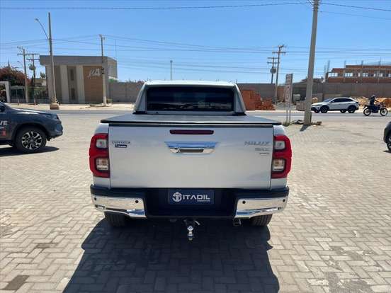 TOYOTA-HILUX-2025