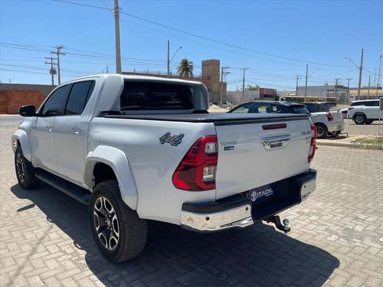 TOYOTA-HILUX-2.8 D-4D TURBO DIESEL CD SRX PLUS 4X4 AUTOMÁTICO TOYOTA-HILUX-2025