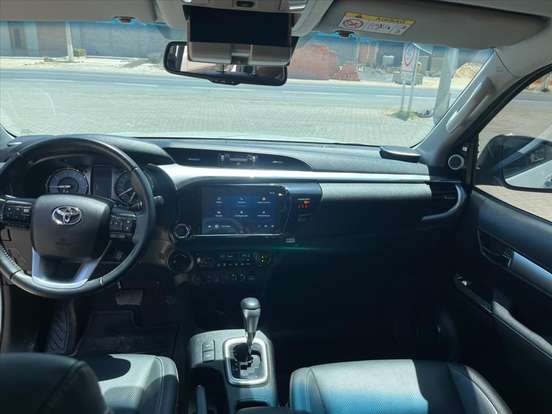 TOYOTA-HILUX-2025