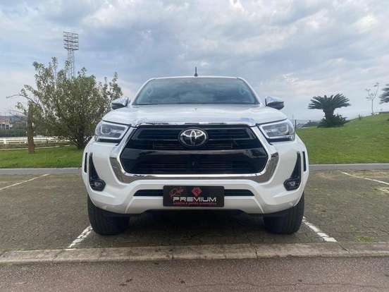 TOYOTA-HILUX-2.8 D-4D TURBO DIESEL CD SRX PLUS 4X4 AUTOMÁTICO TOYOTA-HILUX-2024