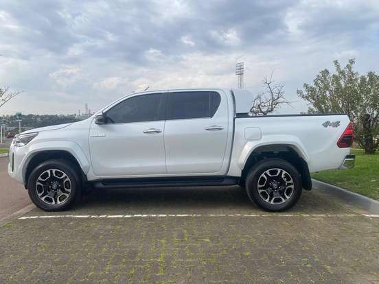 TOYOTA-HILUX-2024