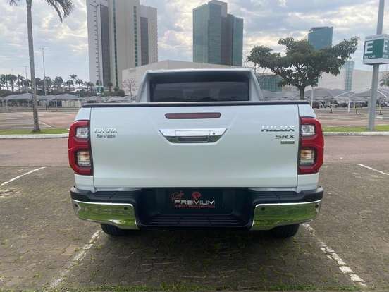 TOYOTA-HILUX-2.8 D-4D TURBO DIESEL CD SRX PLUS 4X4 AUTOMÁTICO TOYOTA-HILUX-2024