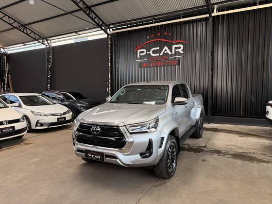 TOYOTA HILUX 2.8 D-4D TURBO DIESEL CD SRX PLUS 4X4 AUTOMÁTICO