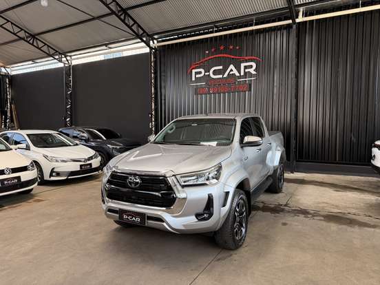 TOYOTA-HILUX-2.8 D-4D TURBO DIESEL CD SRX PLUS 4X4 AUTOMÁTICO TOYOTA-HILUX-2024