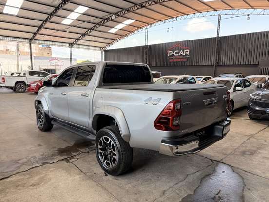 TOYOTA-HILUX-2024