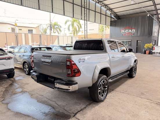 TOYOTA-HILUX-2.8 D-4D TURBO DIESEL CD SRX PLUS 4X4 AUTOMÁTICO TOYOTA-HILUX-2024