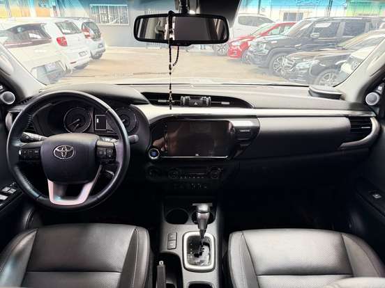 TOYOTA-HILUX-2.8 D-4D TURBO DIESEL CD SRX PLUS 4X4 AUTOMÁTICO TOYOTA-HILUX-2024