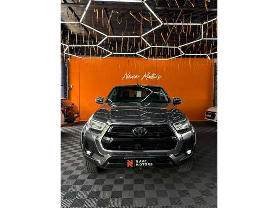 TOYOTA-HILUX-2.8 D-4D TURBO DIESEL CD SRX PLUS 4X4 AUTOMÁTICO TOYOTA-HILUX-2024