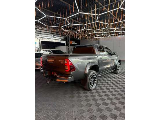 TOYOTA-HILUX-2024