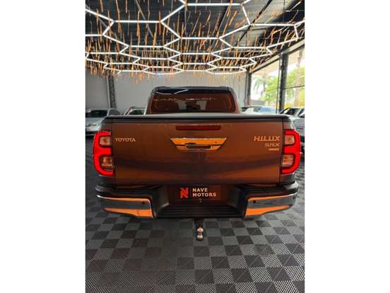TOYOTA-HILUX-2024