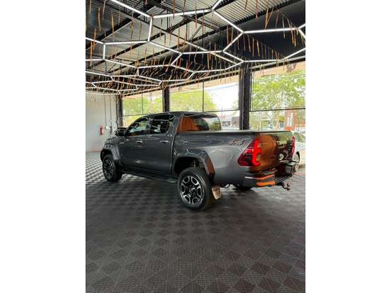 TOYOTA-HILUX-2024