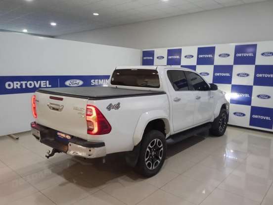 TOYOTA-HILUX-2.8 D-4D TURBO DIESEL CD SRX PLUS 4X4 AUTOMÁTICO TOYOTA-HILUX-2024