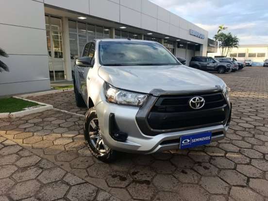 TOYOTA-HILUX-2.8 D-4D TURBO DIESEL CS 4X4 AUTOMÁTICO TOYOTA-HILUX-2025
