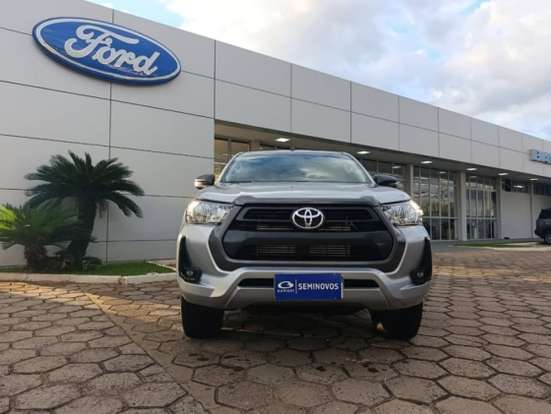 TOYOTA-HILUX-2.8 D-4D TURBO DIESEL CS 4X4 AUTOMÁTICO TOYOTA-HILUX-2025