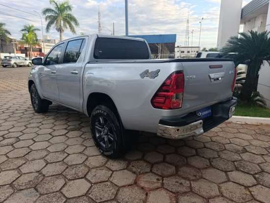 TOYOTA-HILUX-2025