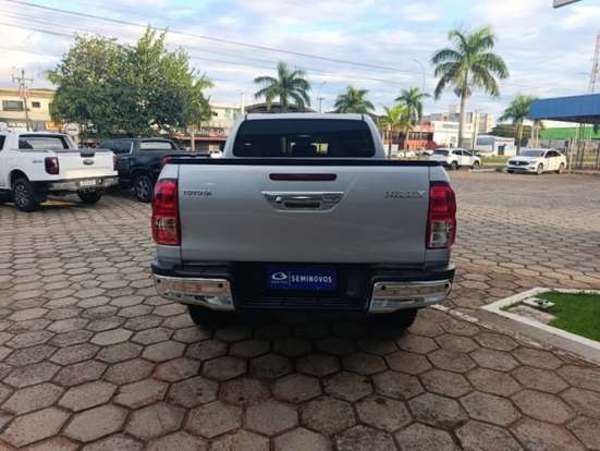TOYOTA-HILUX-2025