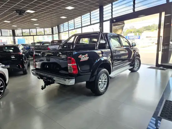 TOYOTA-HILUX-3.0 SR 4X4 CD 16V TURBO INTERCOOLER DIESEL 4P AUTOMÁTICO TOYOTA-HILUX-2013